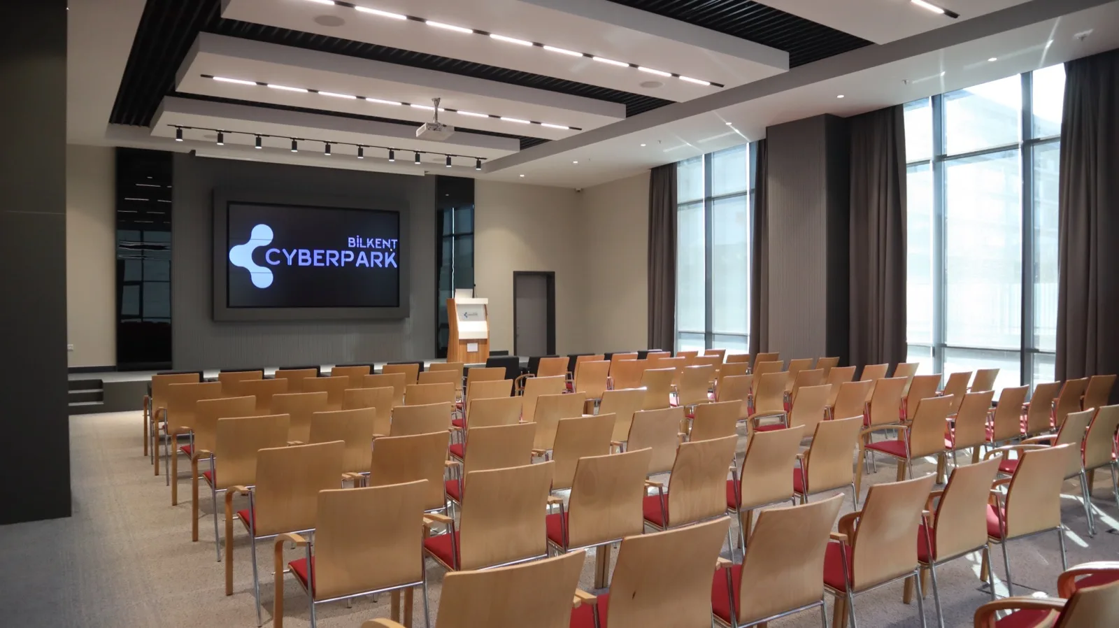 Bilkent Cyberpark konferans salonu — teknoloji geliştirme merkezi iç mekân